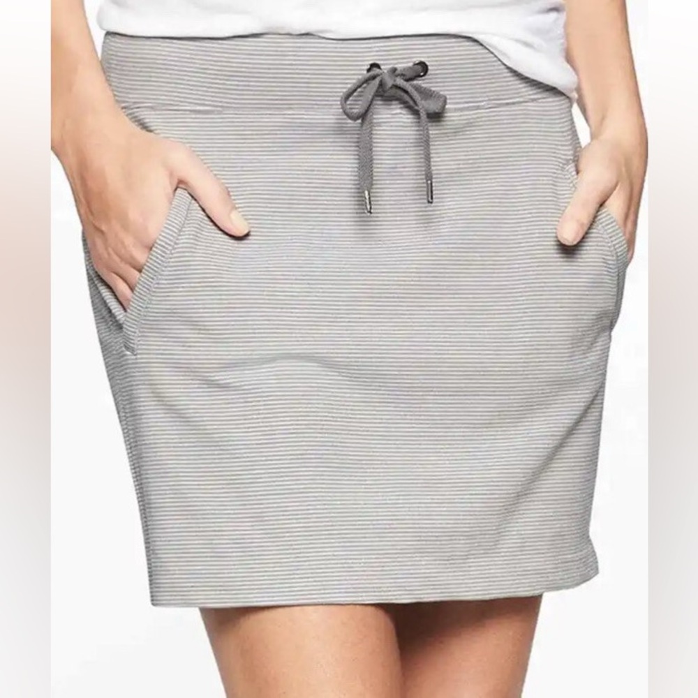Athleta Modern Metro Gray Striped Skort